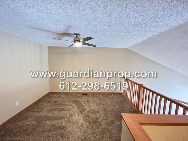 Building Photo - Lino Lakes Townhouse Available June 1, Open Floor Plan, Vaulted Ceilings, Fireplace, Loft, 2 Car ...