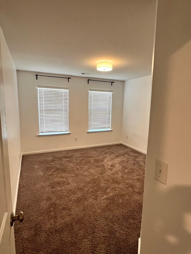 Building Photo - 315 Liliana Dr