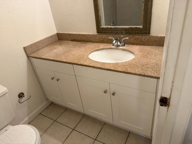 Building Photo - Lexington Place - 1126