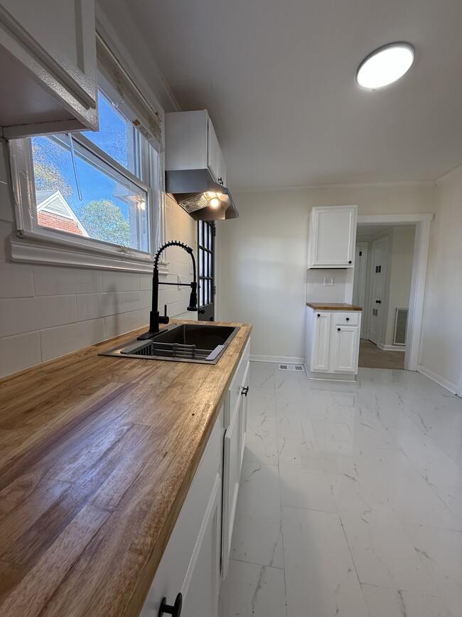 Building Photo - 15 Bradley Dr