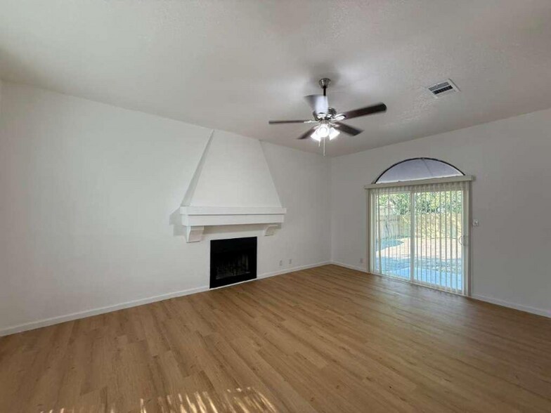 Building Photo - 4135 Sunrise Pt Dr