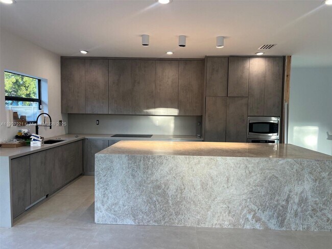 Building Photo - 12790 SW 91 Ave