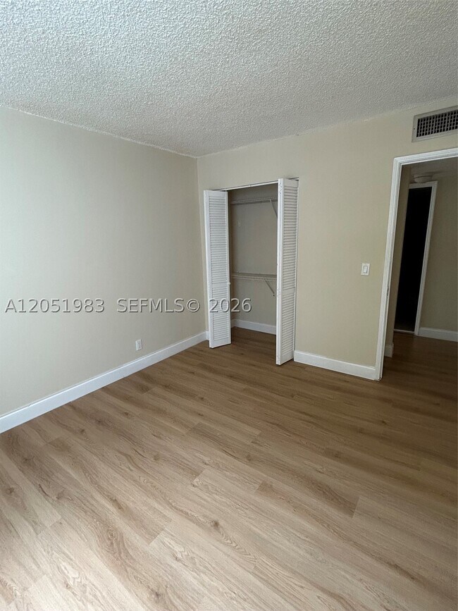 Building Photo - 9461 Evergreen Pl