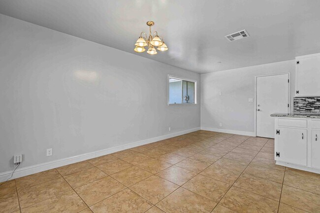 Building Photo - 2825 Westchester Ln