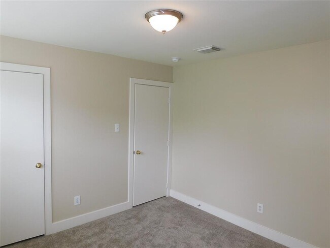 Building Photo - 6143 Settlers Lake Cir W