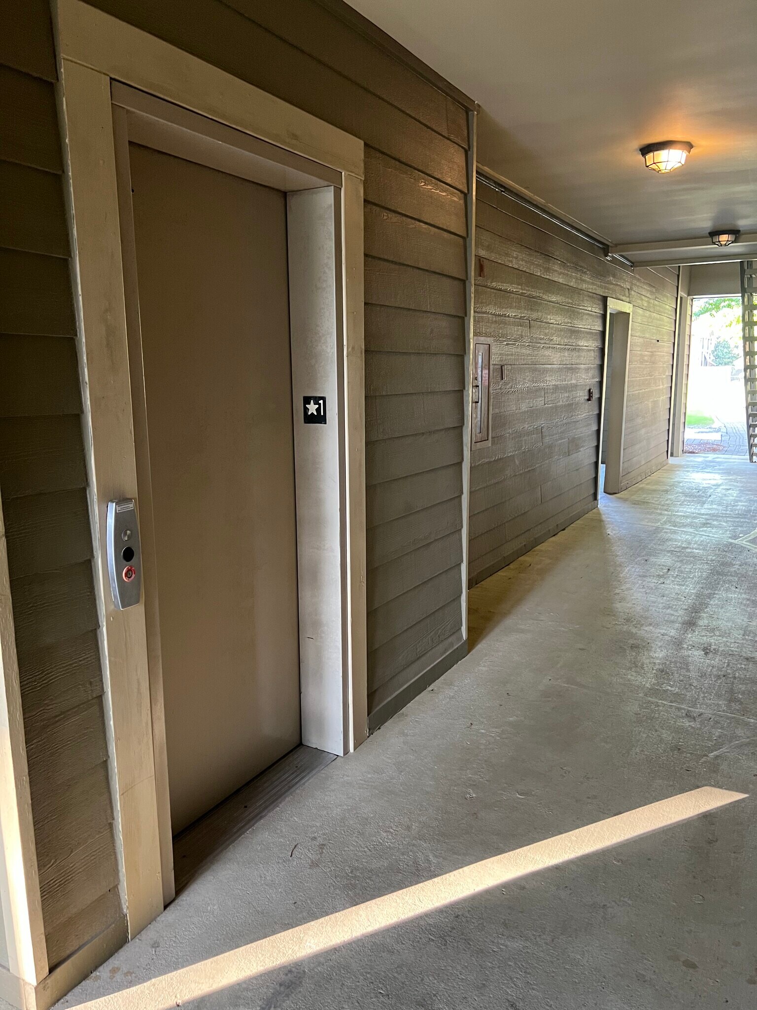 Building Photo - 2100 Old Taylor Rd