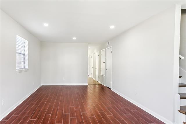 Building Photo - 210 Hyacinth St
