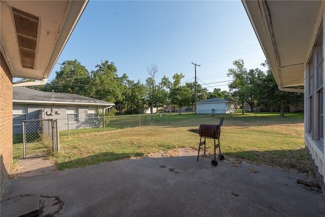 Building Photo - 2317 Carter Creek Pkwy