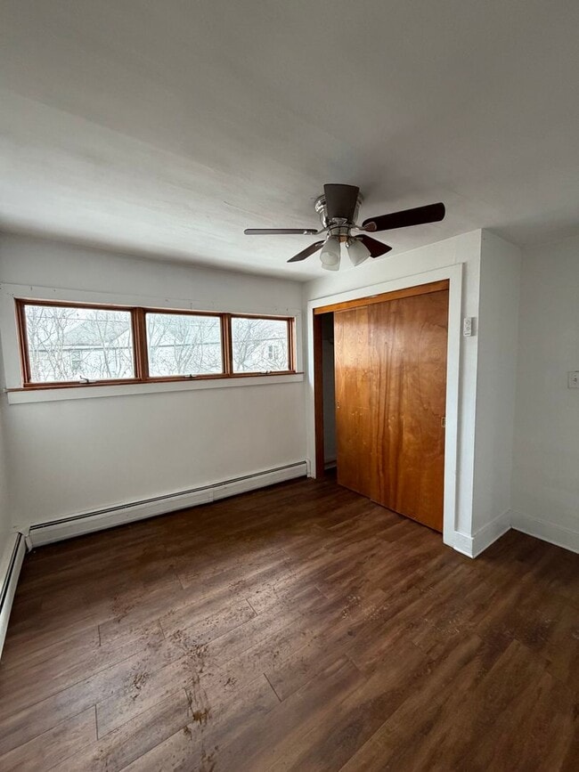 Building Photo - Single Family 3 Bedroom