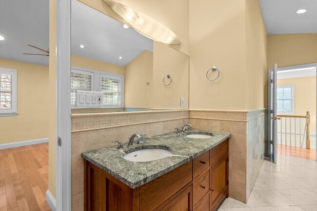 Building Photo - 3 Bed 3 Bath - Kensington Craftsman - Move In Ready