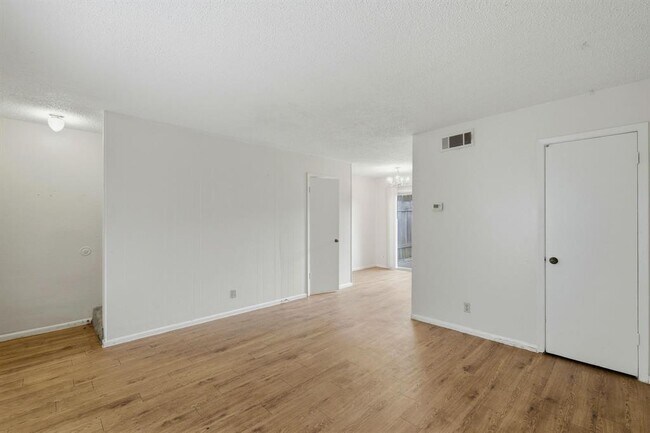 Building Photo - 2319 Greenfield Pkwy