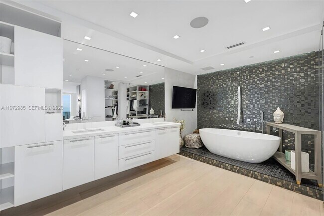 Building Photo - 400 Alton Rd