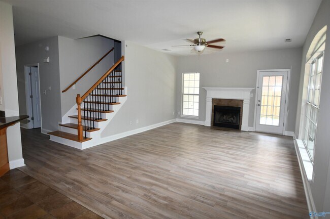Building Photo - 486 SW Sussex Dr