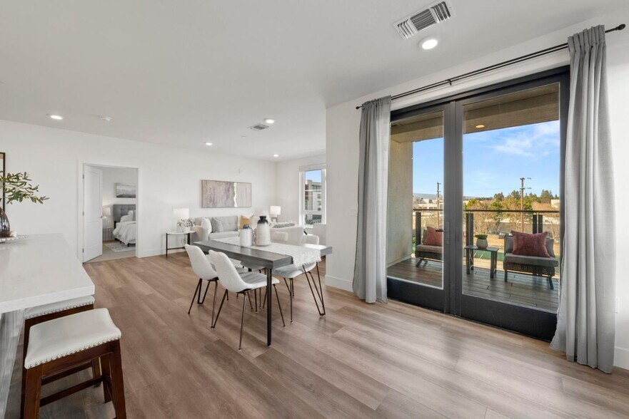 Building Photo - 3578 Rambla Pl