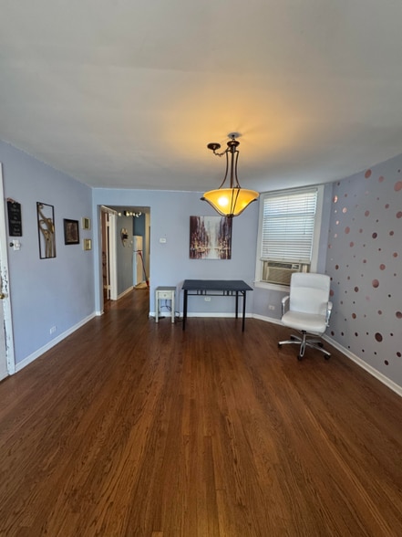 Building Photo - 3421 S Lowe Ave