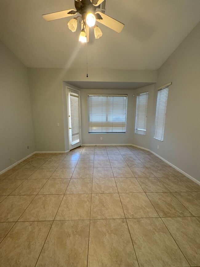 Building Photo - Upgraded home in Glendale with Pool