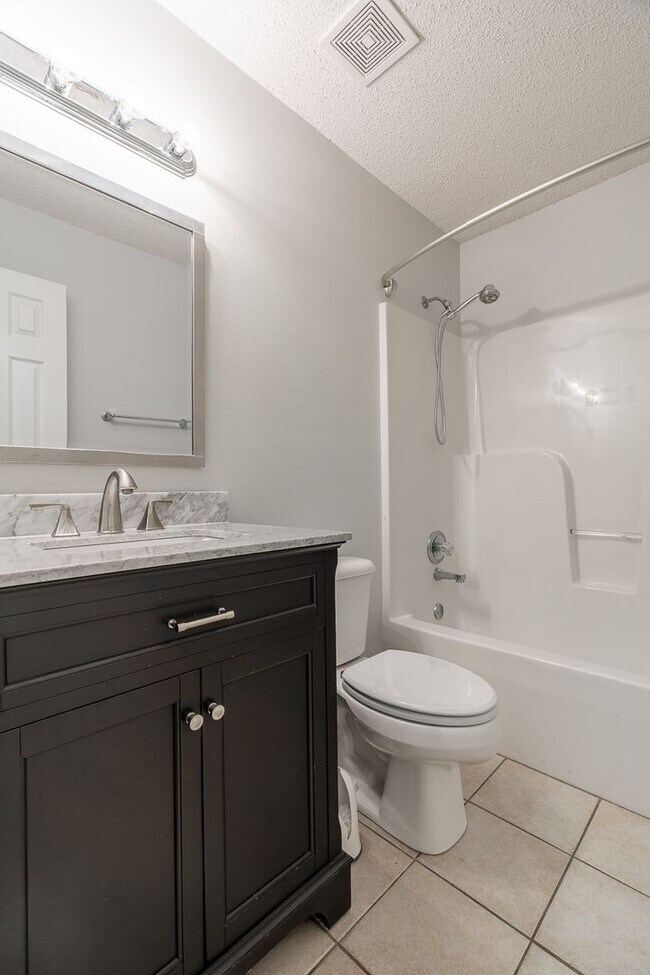 Building Photo - 3 Bedroom 2 Bath Beautiful West Fayetteville home!! Great Location, Great yard!!