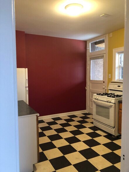 Kitchen - 511 Lake St