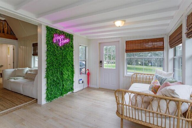 Building Photo - HH123