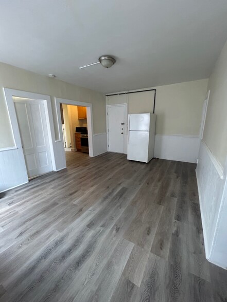 Primary Photo - 102 Grove St
