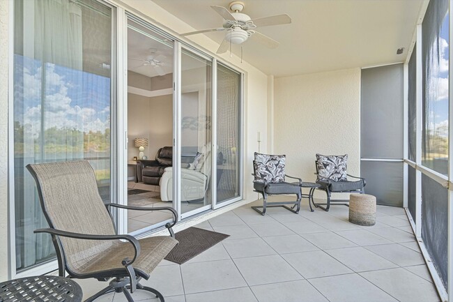 Building Photo - NOW AVAILABLE - Cozy Townhome w/ 1 Car Garage in Fort Myers!