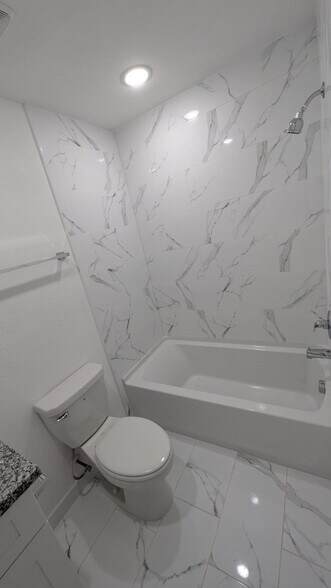 Building Photo - 2310 Wavell St