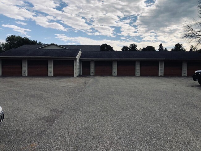 Building Photo - 469 Gibbs St S