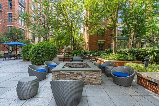 Building Photo - Modern Condo in Old Town Alexandria