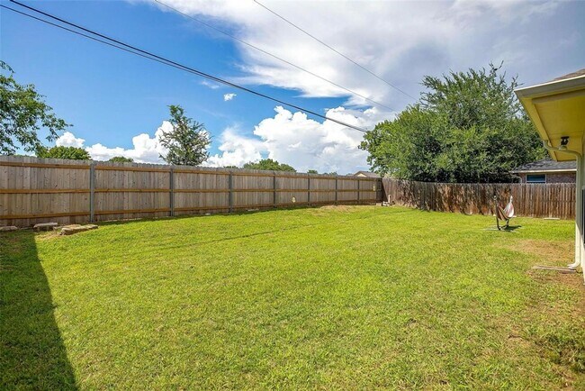 Building Photo - 578 Tanglewood Dr