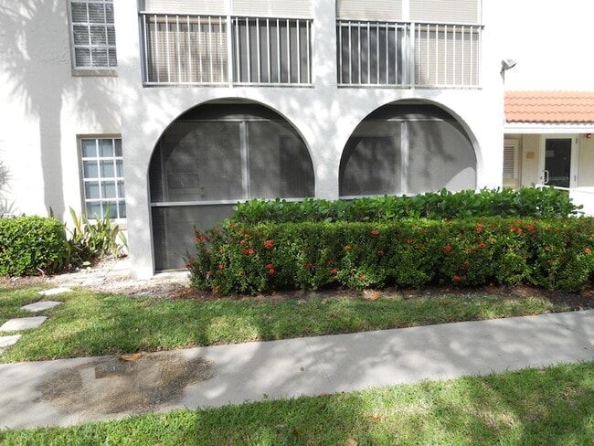 Building Photo - 250 NE 20th St