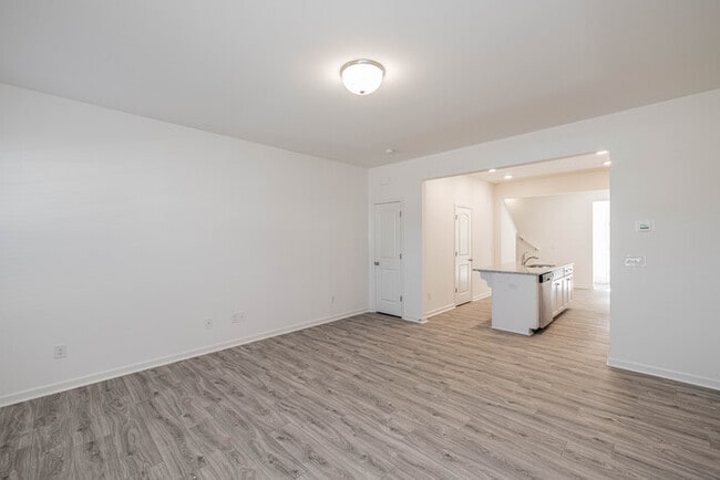 Building Photo - Beautiful Modern 2-Bedroom Townhome -AVAILABLE AUGUST 2026