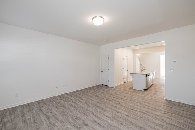 Building Photo - Beautiful Modern 2-Bedroom Townhome -AVAILABLE SEPTEMBER 2026