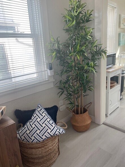 Building Photo - 127 24th St