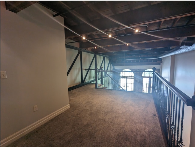 Building Photo - 1715 Summit St