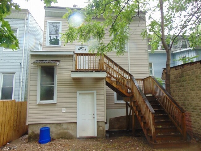 Building Photo - 75 N 11th St