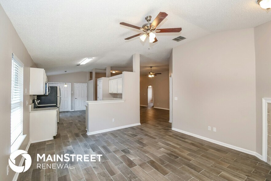 Building Photo - 1693 Spring Branch Dr W