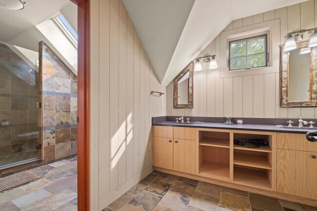 Building Photo - 28 Yellow Birch Cir