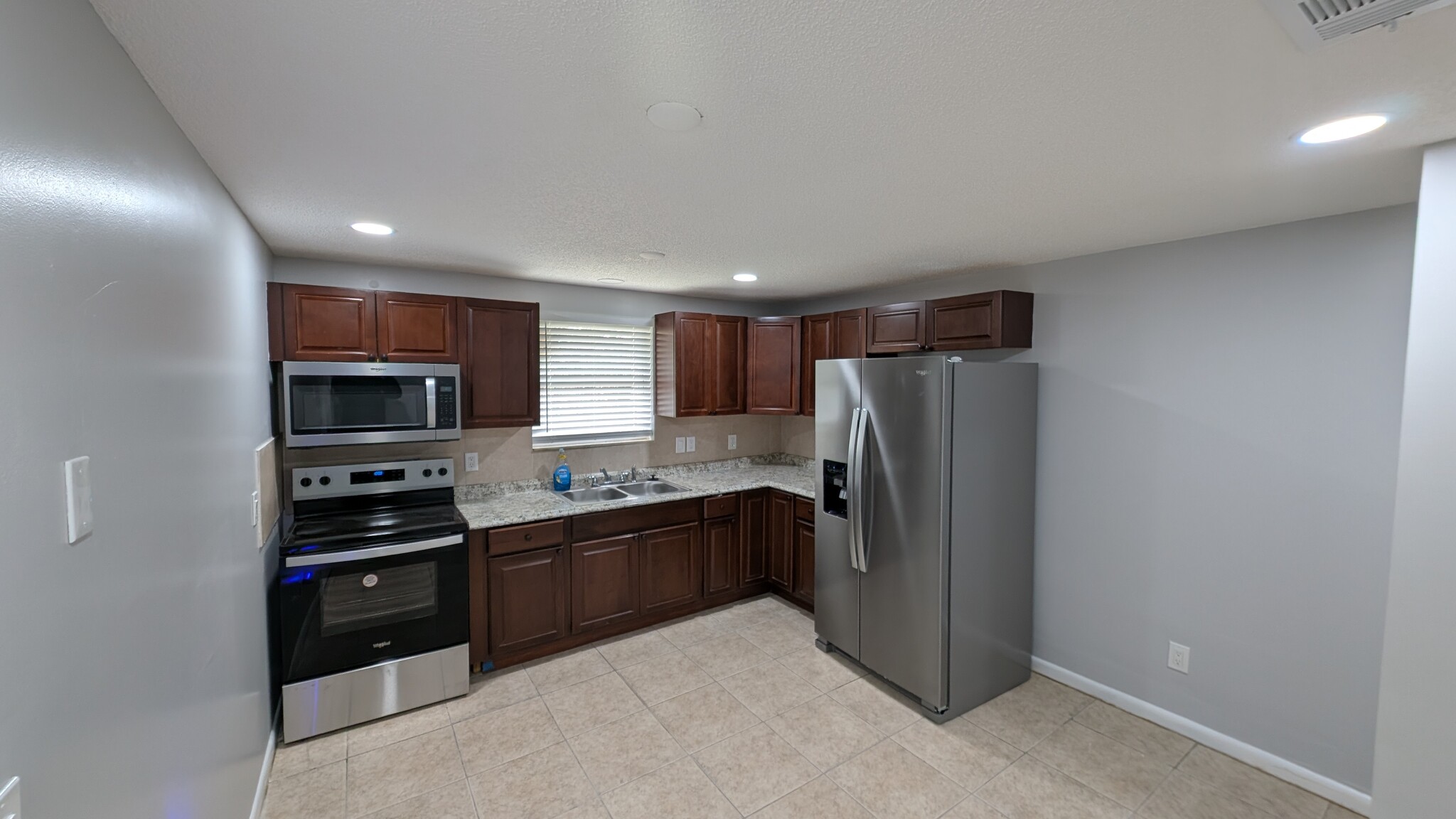 Building Photo - 7650 Club Duclay Dr