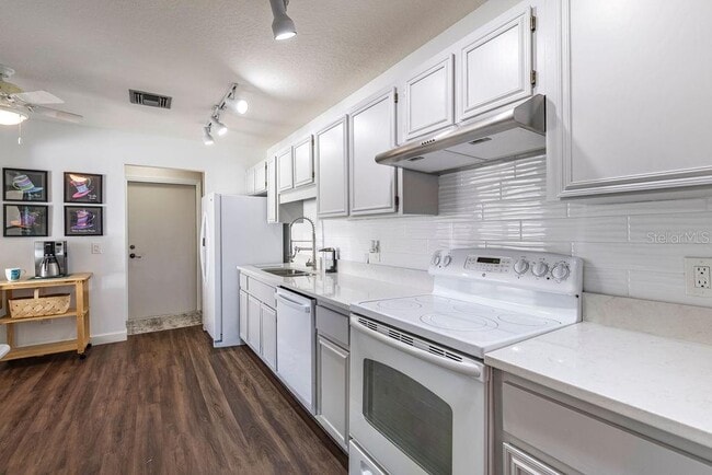 Building Photo - 2225 Cypress Ct