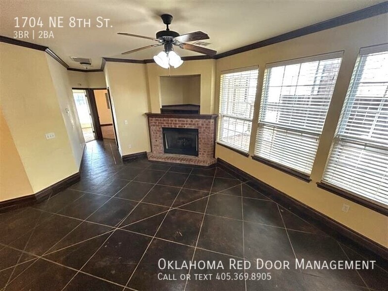 Building Photo - 1704 NE 8th St