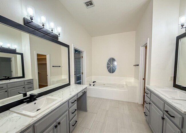 Building Photo - 16517 Tonka Trail