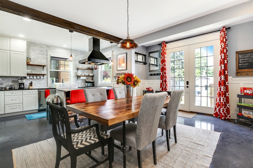 Building Photo - 337 NE 54th St