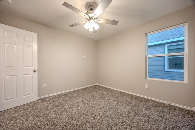 Building Photo - 8702 Shiloh Rock Dr