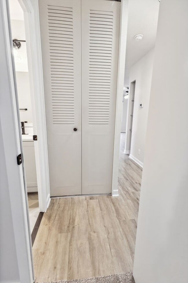 Building Photo - Fully Remodeled South Lincoln 4 Bedroom