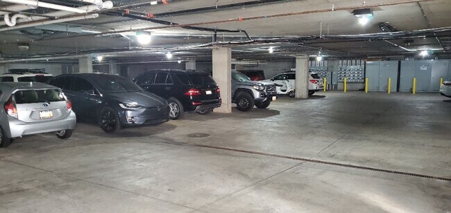 Building Photo - 360 W Broadway