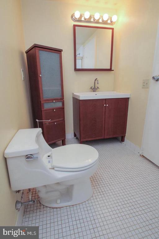 Building Photo - 301 Race St