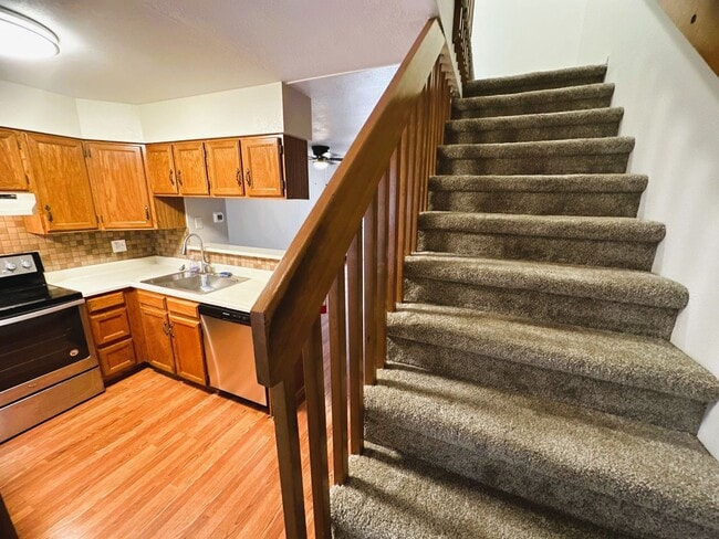 Building Photo - Charming 2-Bedroom 2 Bathroom Townhome with Finished Basement In Prime Lafayette Location!