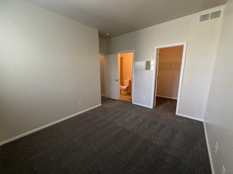 Building Photo - 5162 Southern Cross Ln