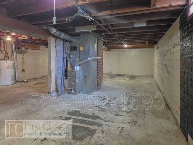 Building Photo - 5325 SE Reedway St