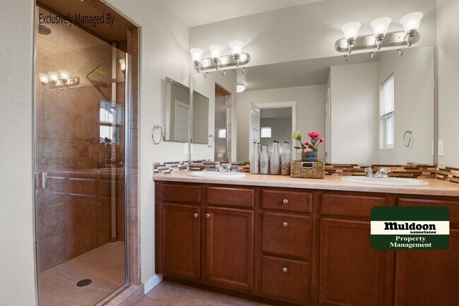 Building Photo - Very Nice Three Bedroom Home with a Loft a...